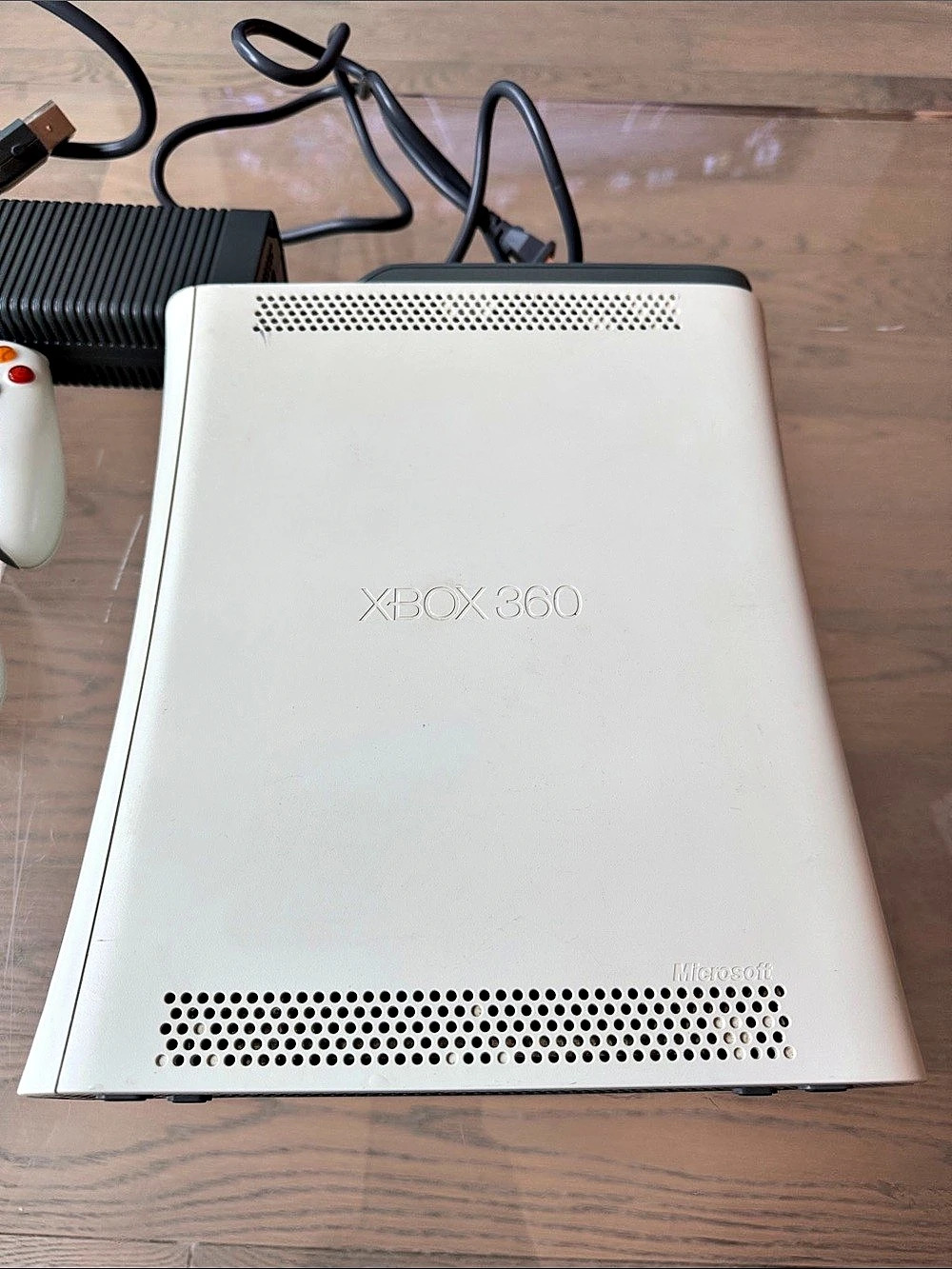 Microsoft Xbox 360 White Console + 2 Wireless Controllers & Power Supply